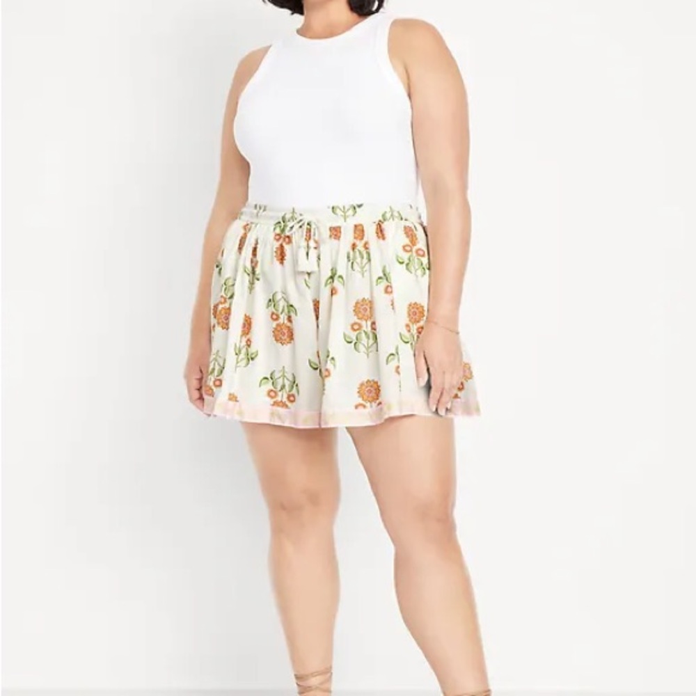 Old Navy White Floral Flounce Shorts 2.5 inseam